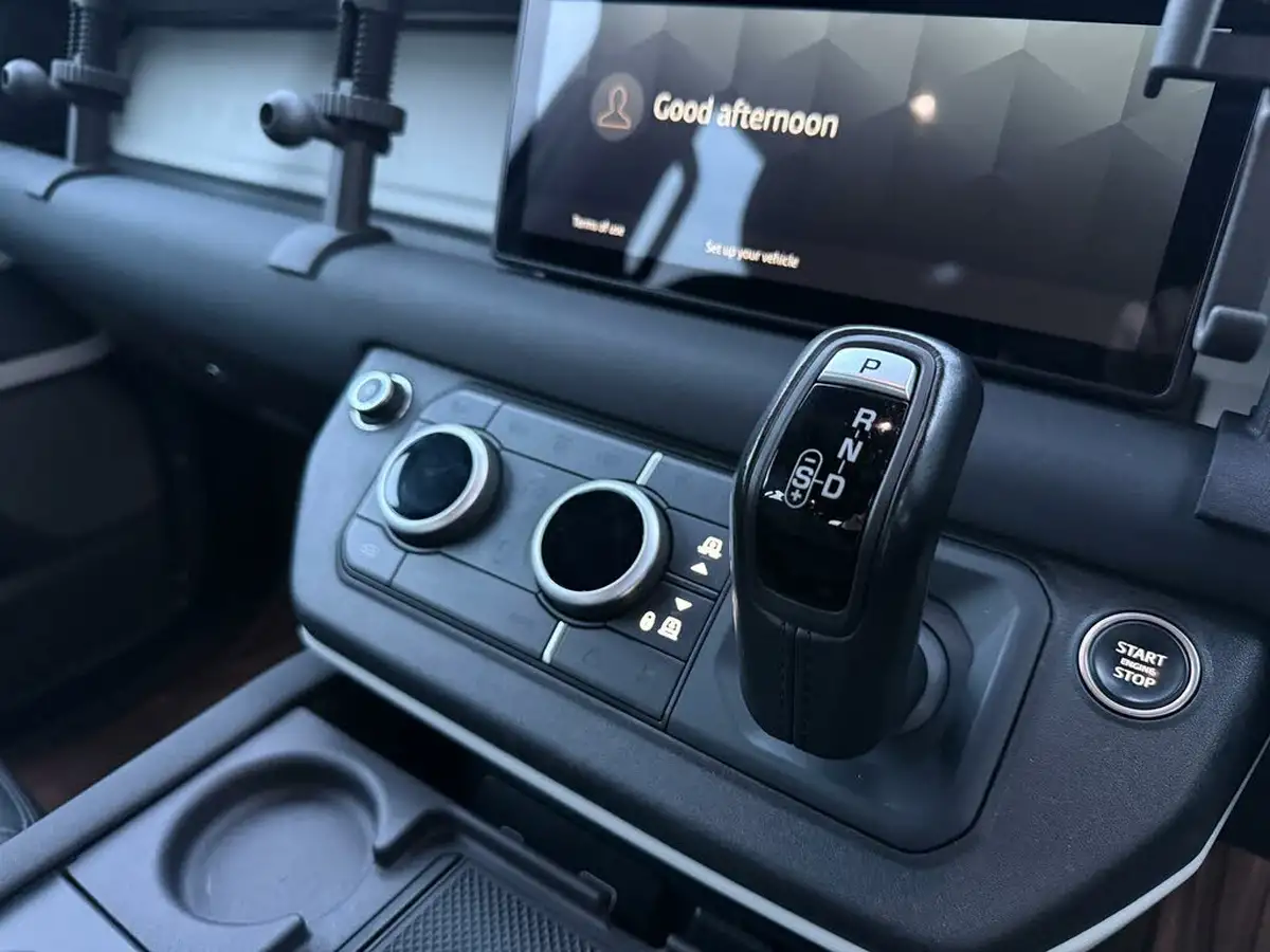 2021-land-rover-110-defender-30-d250-se-big-24