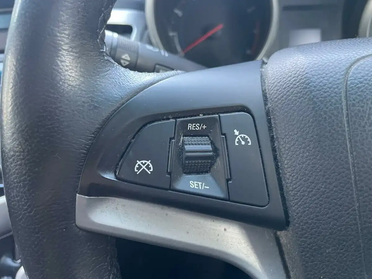2011-chevrolet-cruze-16-lt-auto-big-15