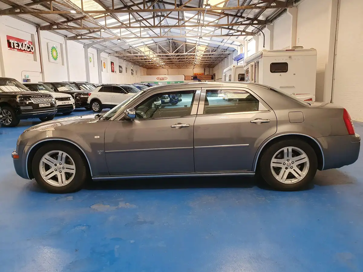 2007-chrysler-300c-30td-saloon-4d-big-5