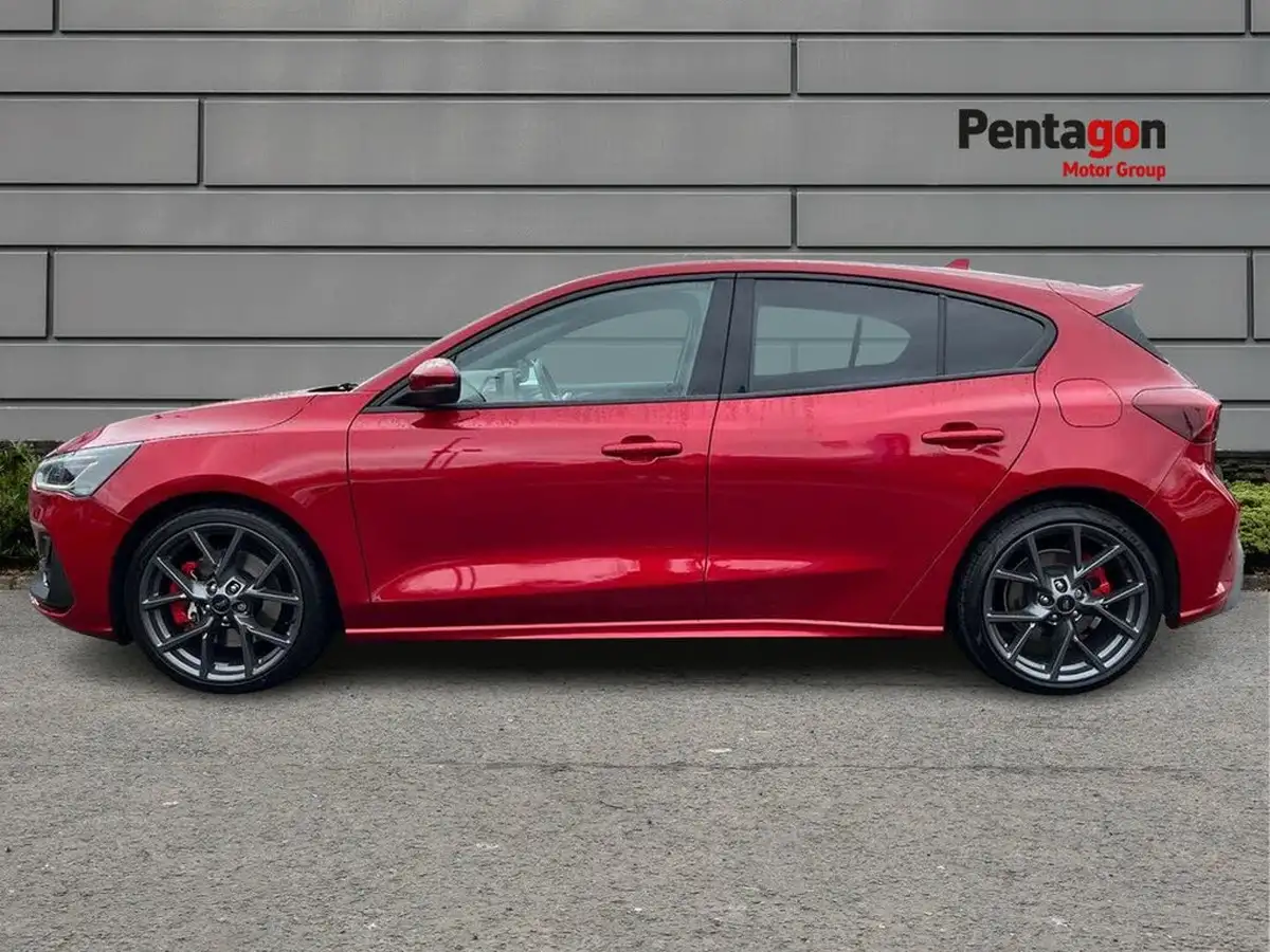2023-ford-focus-23t-st-hatchback-big-11