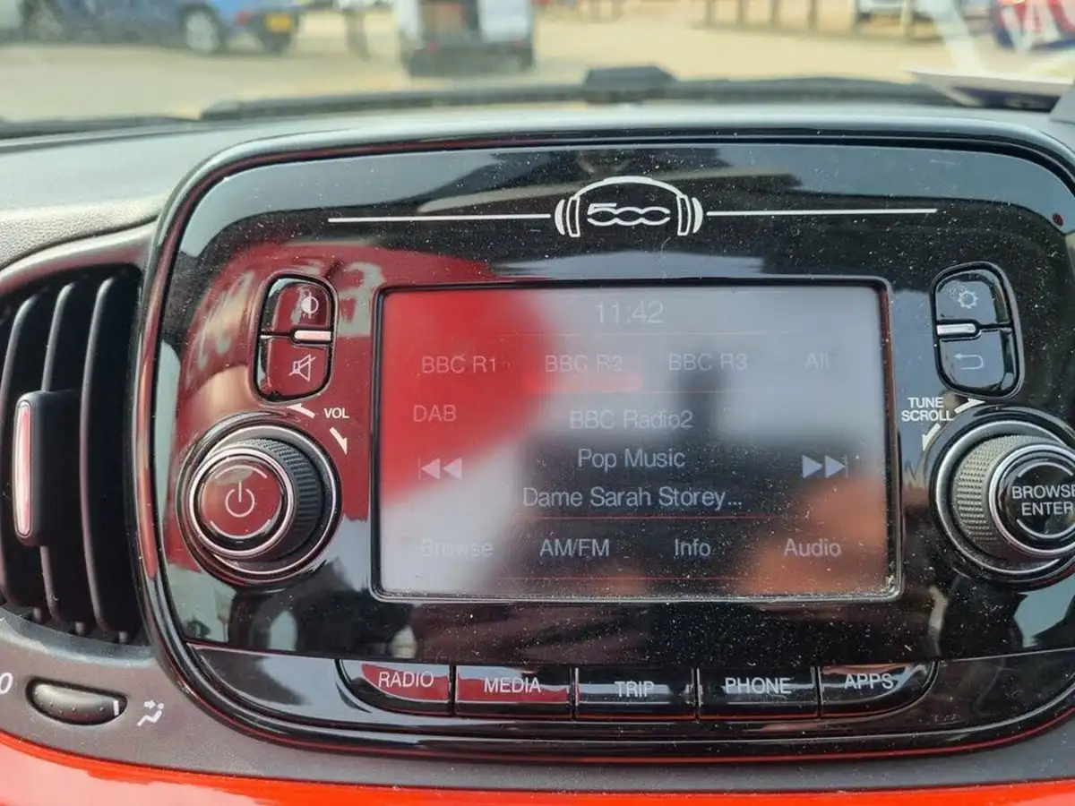 2018-fiat-500c-12-lounge-big-9