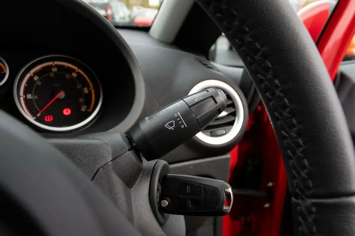 2013-vauxhall-corsa-14-se-100ps-ac-5d-1398cc-auto-big-17