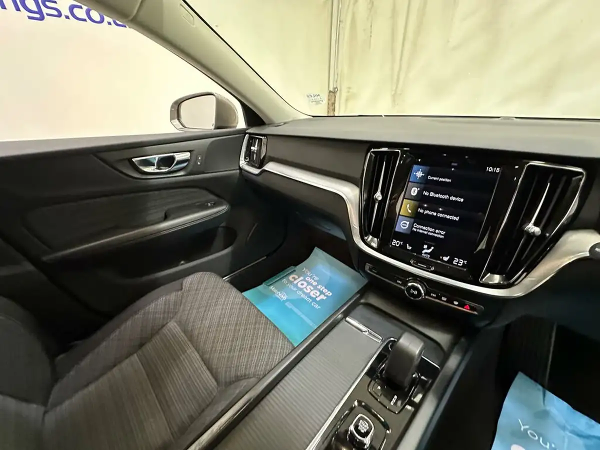 2021-volvo-v60-20-b3-momentum-161bhp-big-15