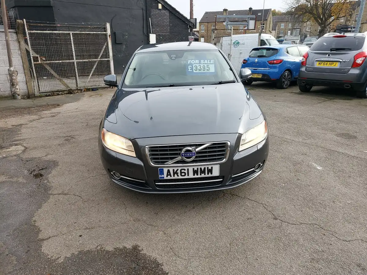 2011-volvo-s80-big-2