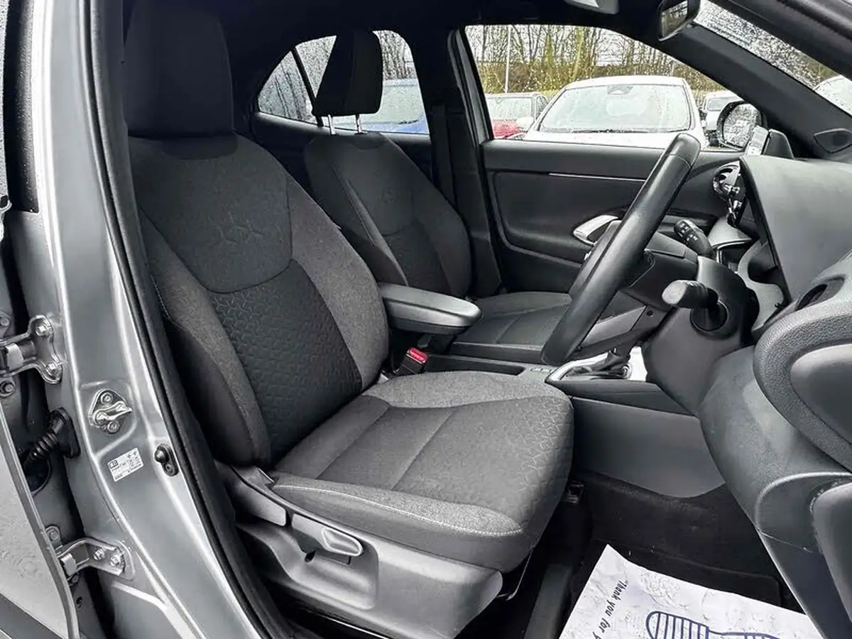 2022-toyota-yaris-15-vvt-i-design-panoramic-roof-big-24