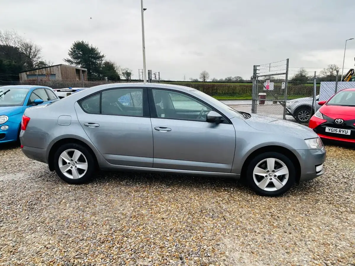 2013-skoda-octavia-14-se-140ps-hatchback-1395cc-dsg-big-9