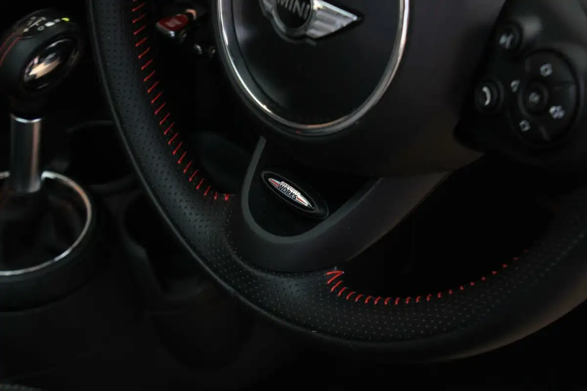 2015-mini-cooper-20-cooper-s-5d-sport-auto-big-28
