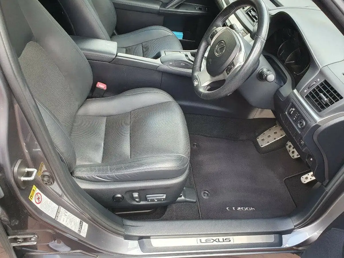 2012-lexus-ct-200h-18-f-sport-big-5