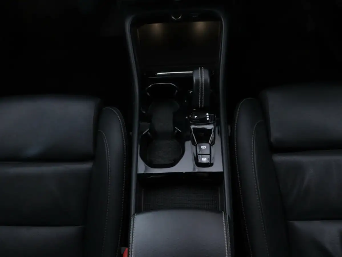 2021-volvo-xc40-15-t4-r-design-211bhp-big-15