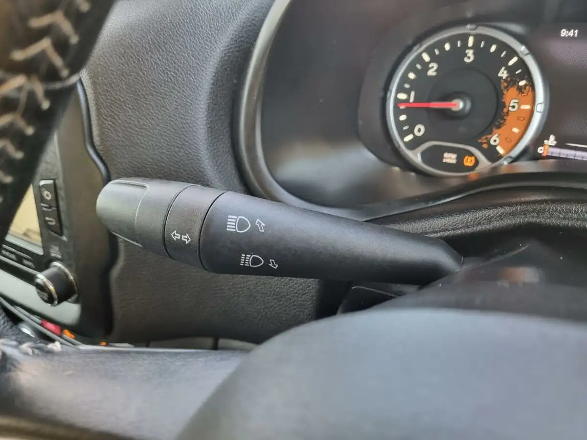 2016-jeep-renegade-16-multijet-ii-limited-ss-big-24