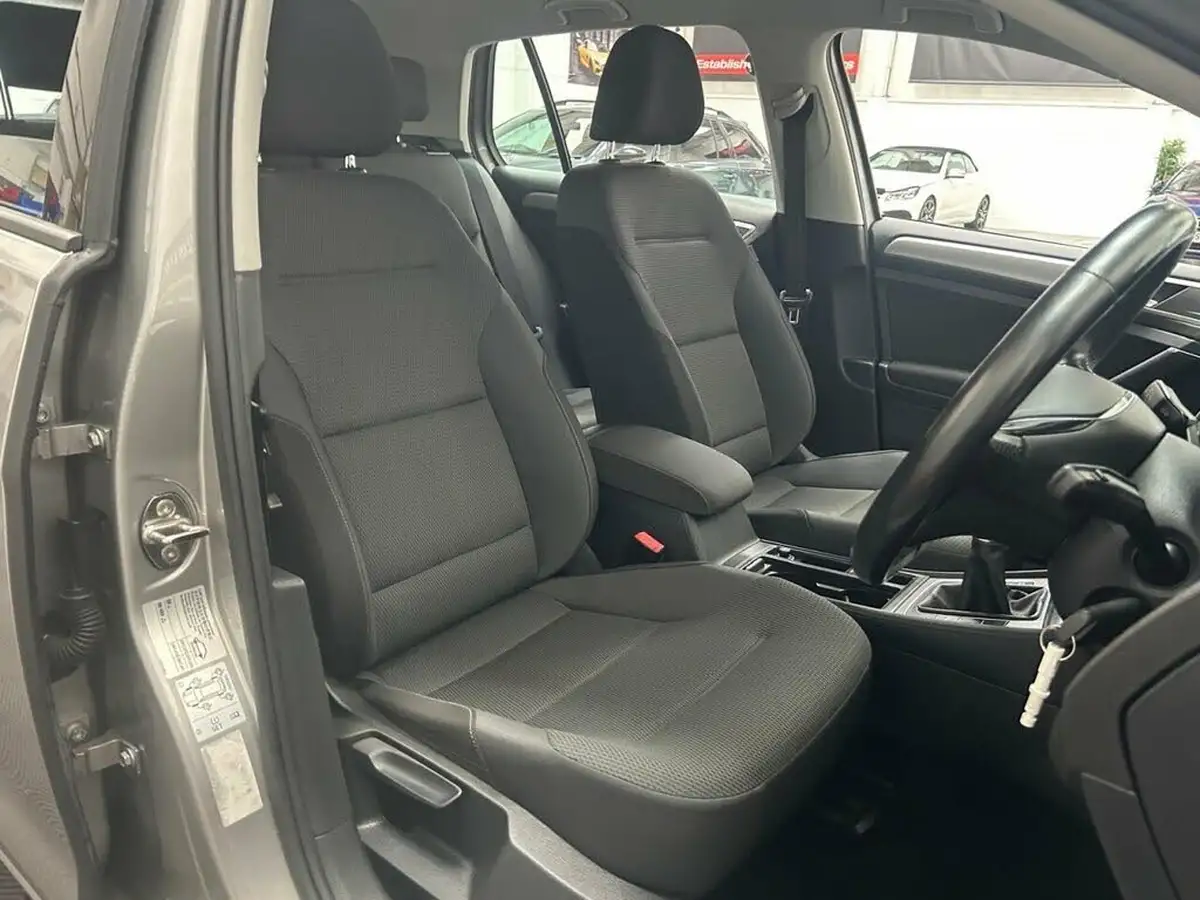 2015-volkswagen-golf-16tdi-match-105ps-bmt-ss-5d-big-9