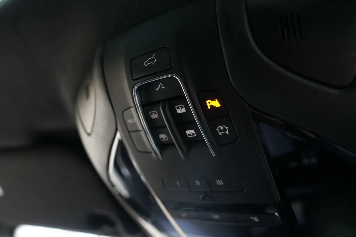 2021-maserati-levante-30-gransport-big-65