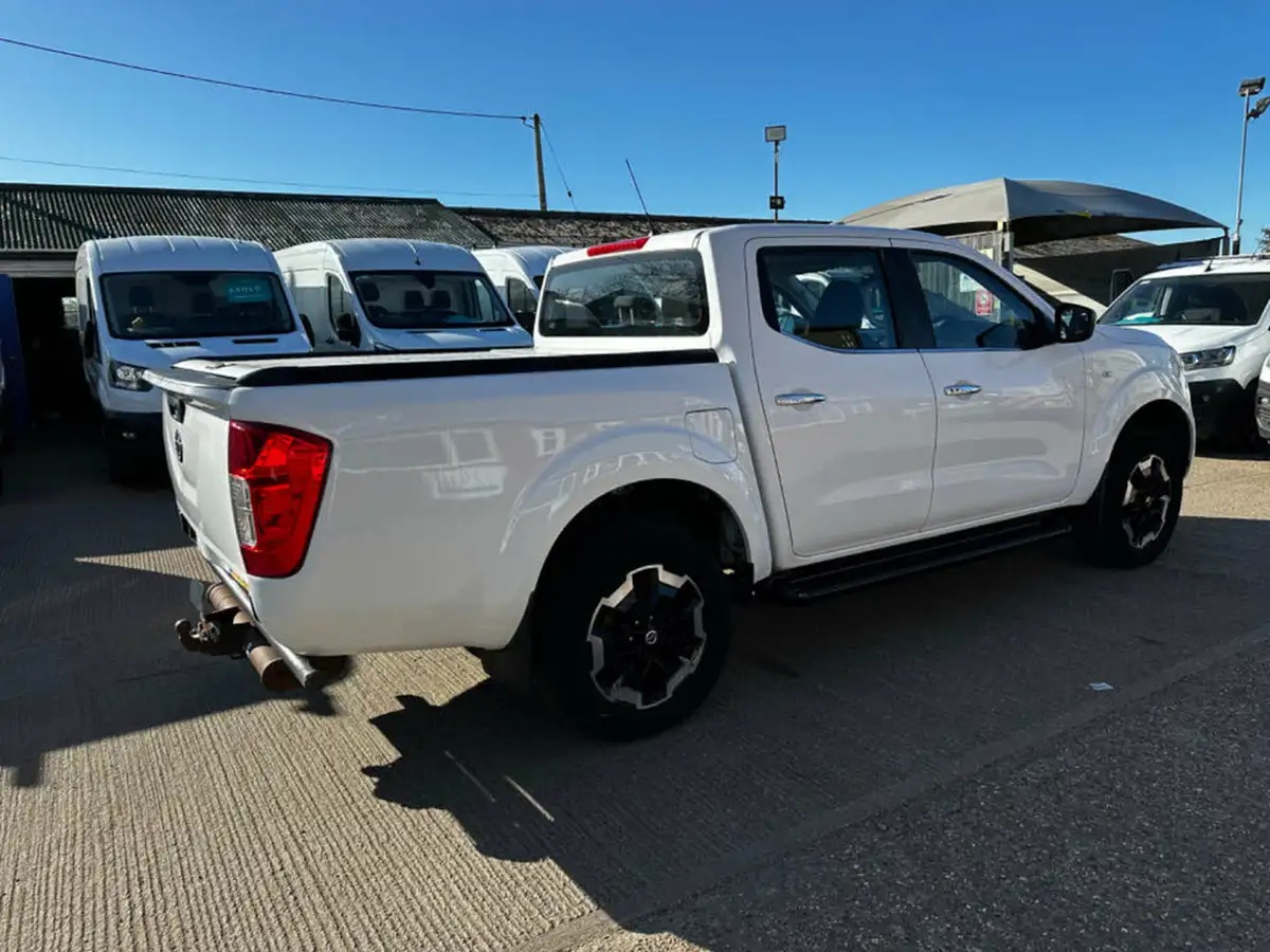 2018-nissan-navara-23dci-acenta-double-big-11