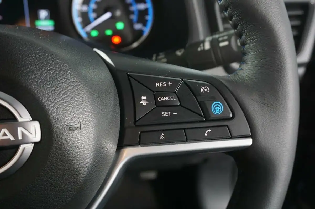 2023-nissan-leaf-e-tekna-39kwh-big-16