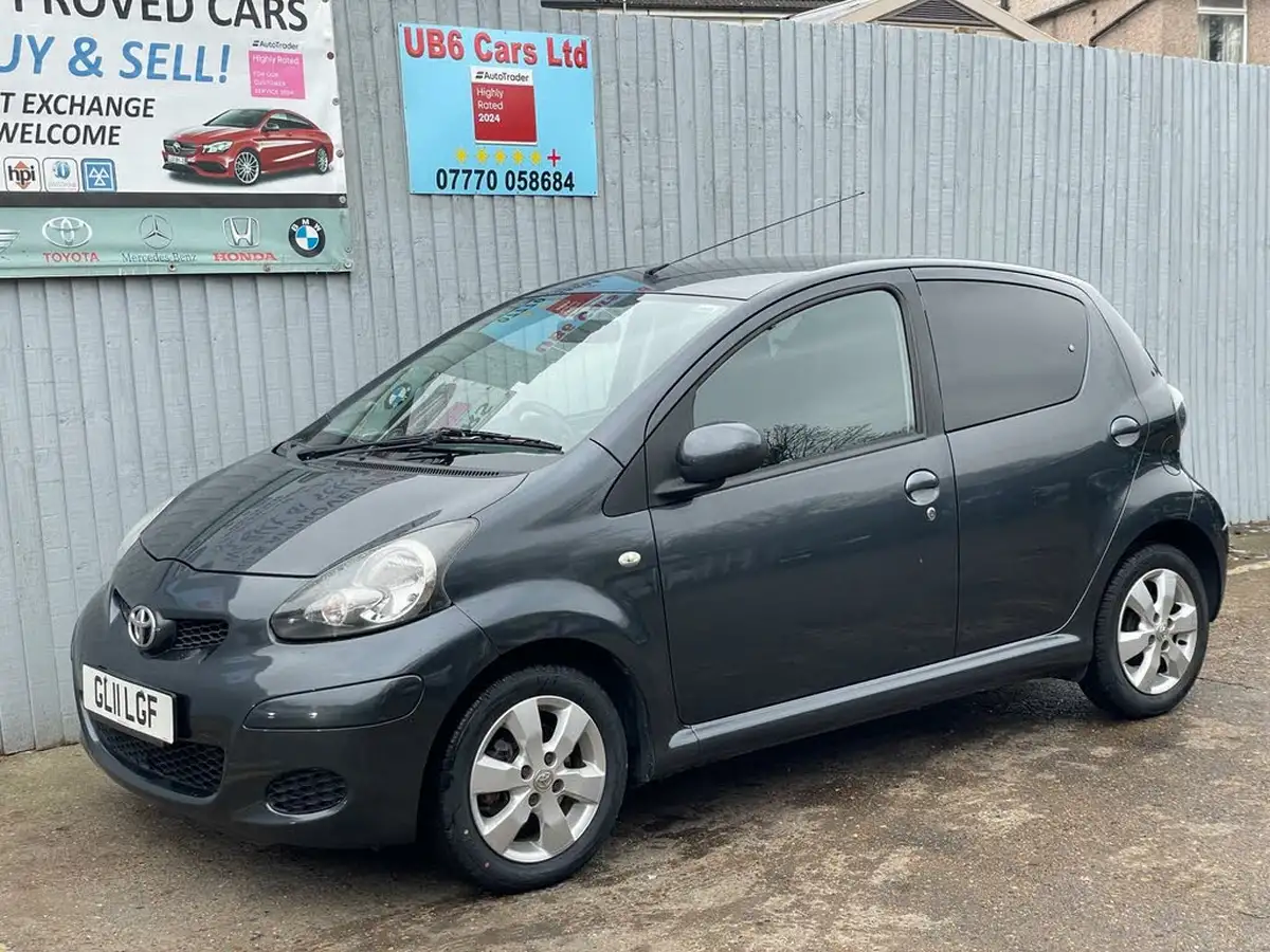 2011-toyota-aygo-10-aygo-go-vvt-i-5d-big-21
