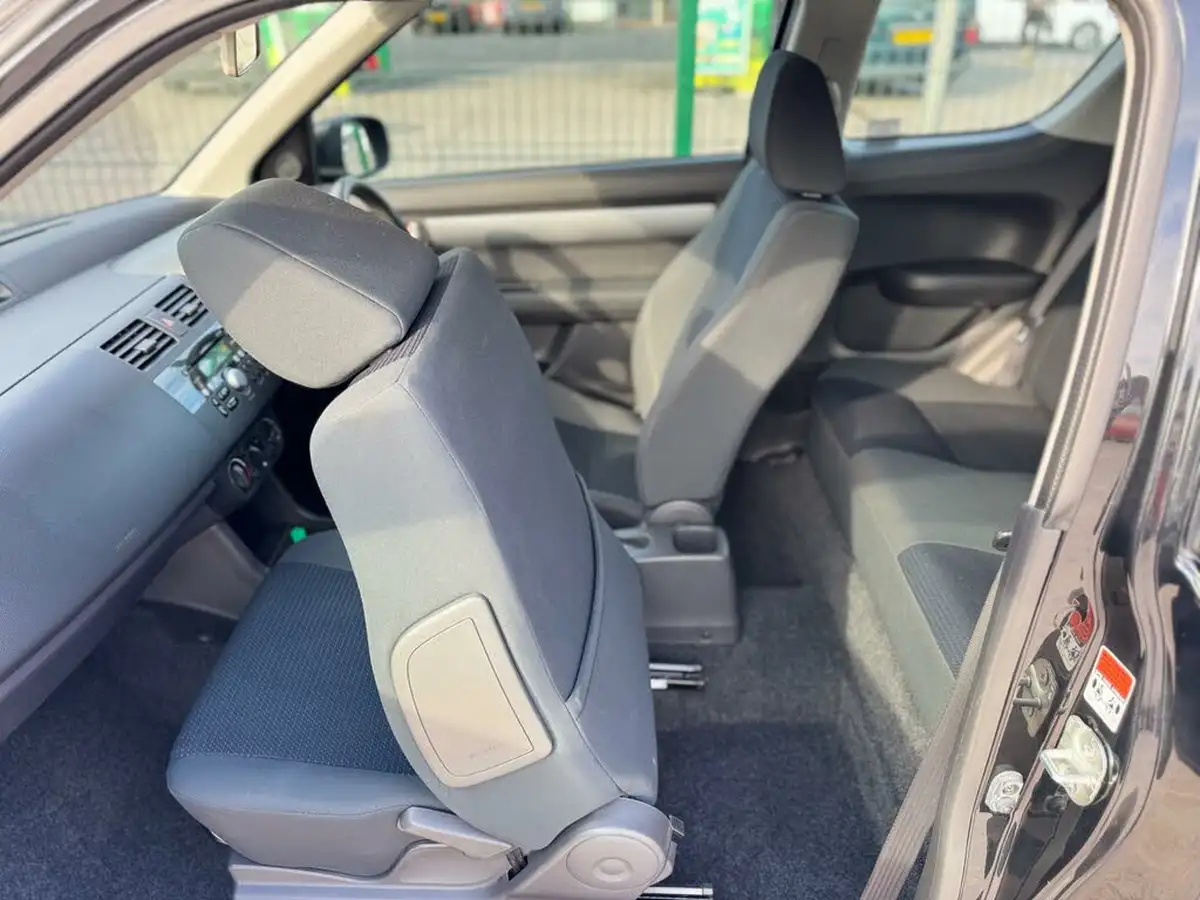 2008-suzuki-swift-15-glx-3d-big-36