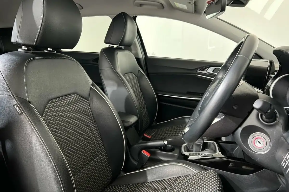 2022-kia-ceed-15-t-gdi-3-hatchback-big-21