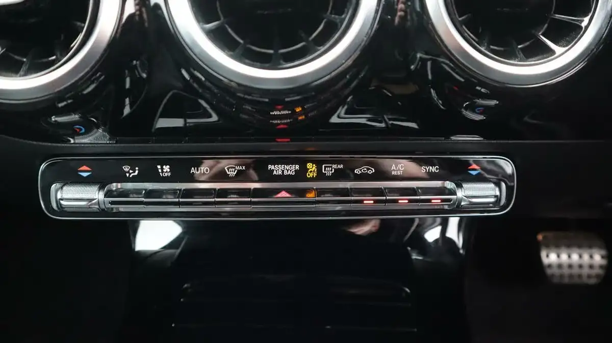 2020-mercedes-benz-a-class-15d-a180d-amg-line-executive-hatchback-5d-7g-dct-big-12