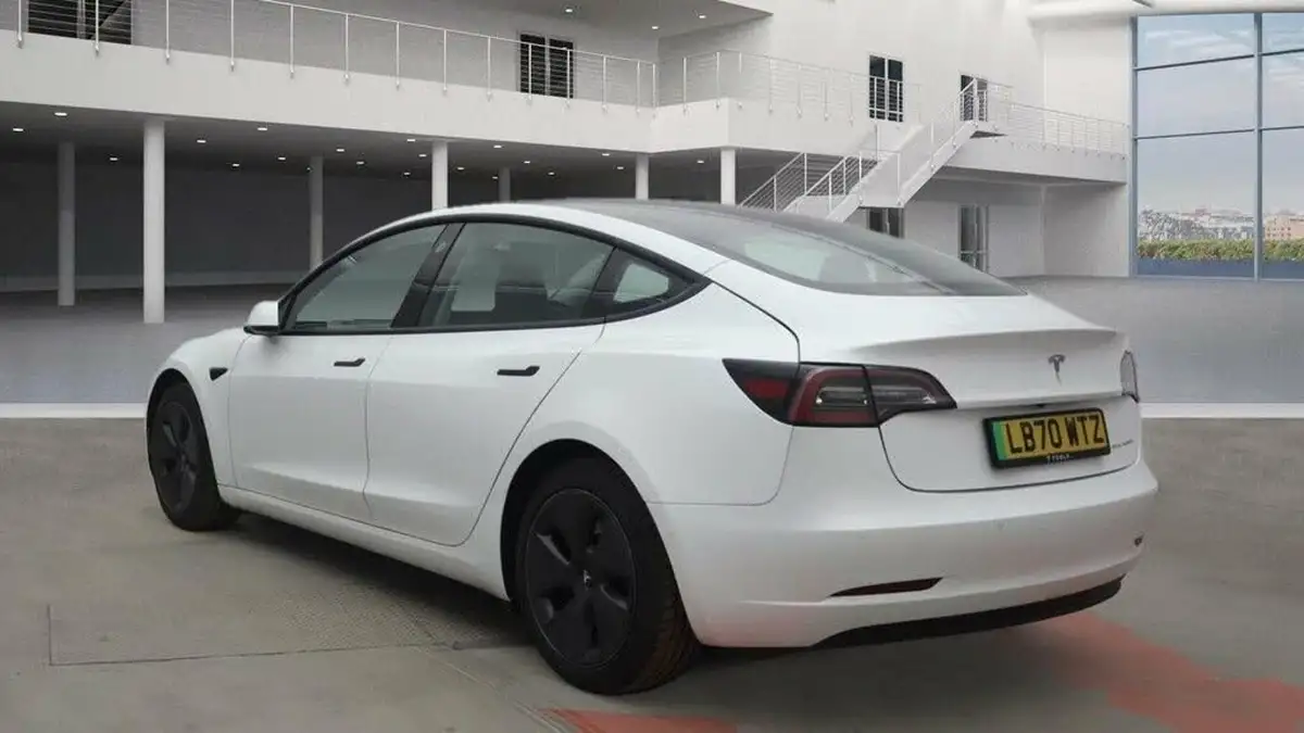 2020-tesla-model-3-e-long-range-big-6