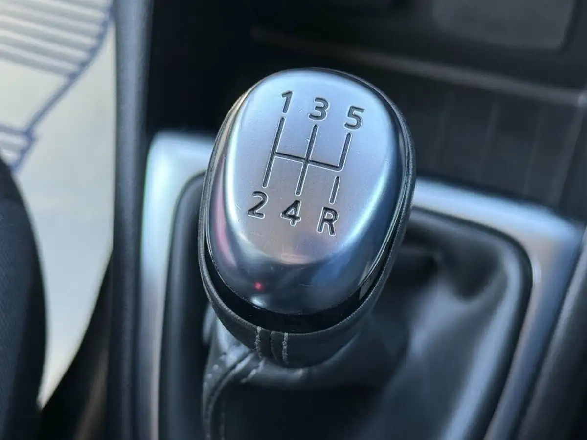 2018-renault-captur-09-tce-iconic-big-23