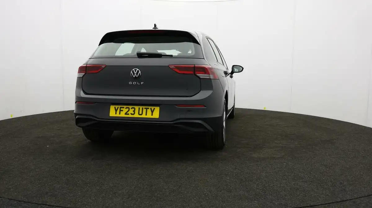 2023-volkswagen-golf-15-tsi-life-130ps-hatchback-big-73