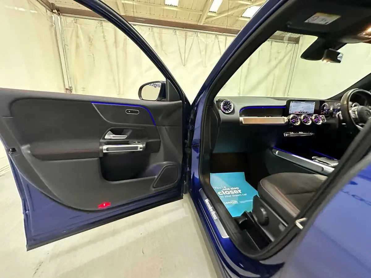 2022-mercedes-benz-glb-class-13-glb200-amg-line-premium-7g-tronic-big-35