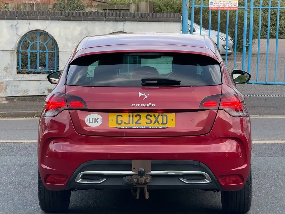 2012-citroen-ds4-20hdi-dsport-big-10