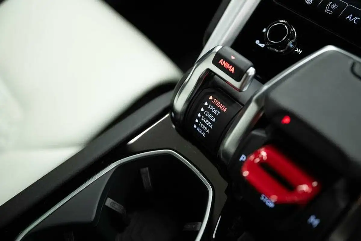2021-lamborghini-urus-40-no-trim-big-10