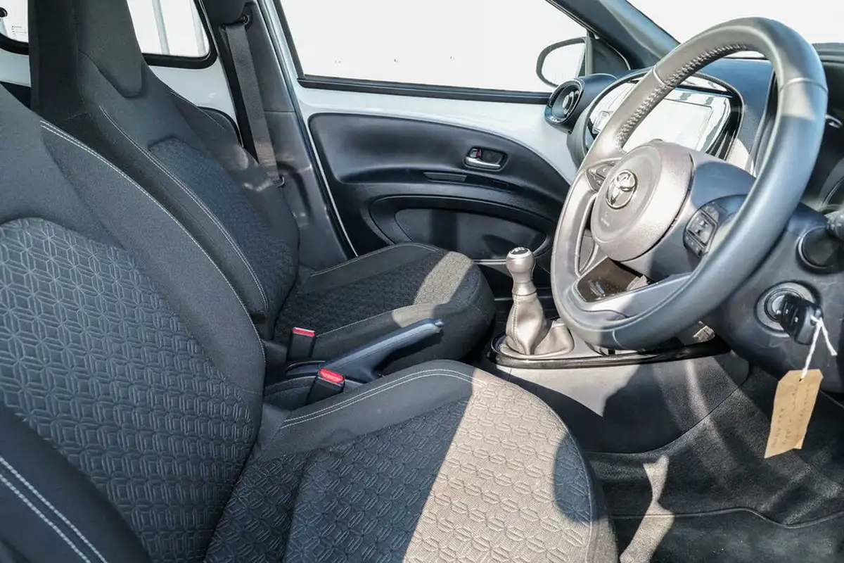 2024-toyota-aygo-x-10-vvt-i-edge-big-10