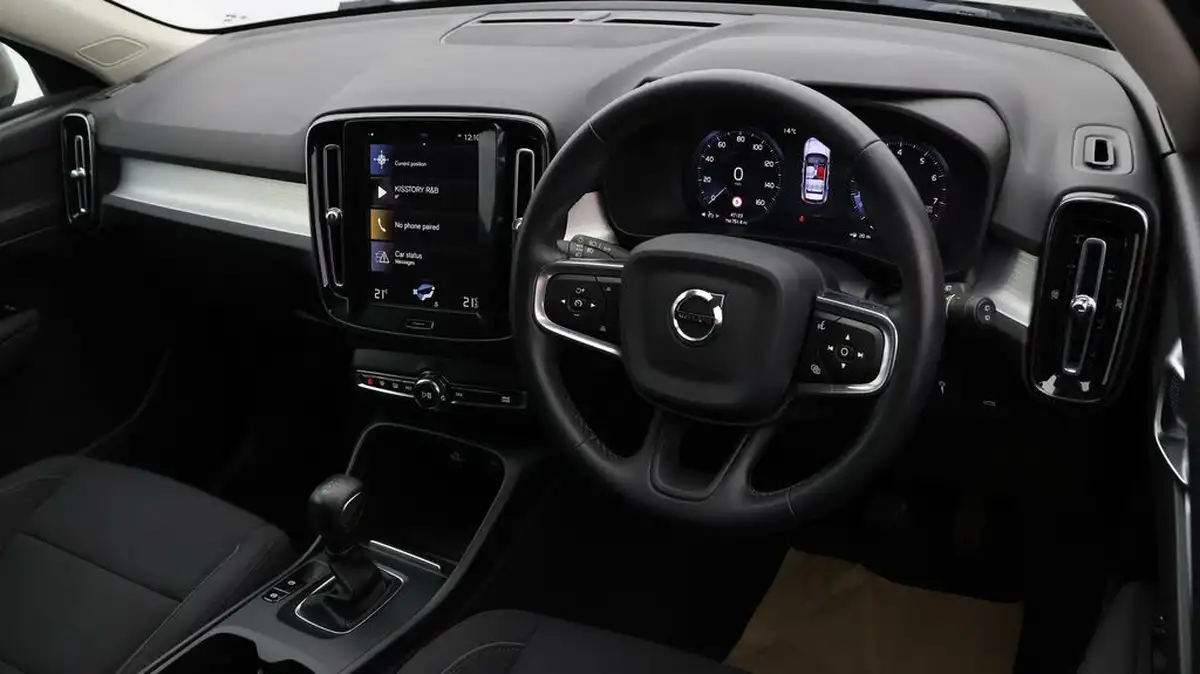 2021-volvo-xc40-15-t3-momentum-161bhp-big-8