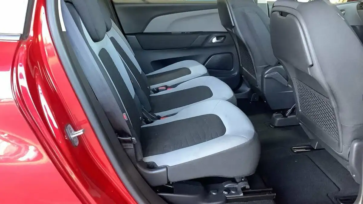 2015-citroen-grand-c4-picasso-16bluehdi-vtr-120ps-eat6-big-9