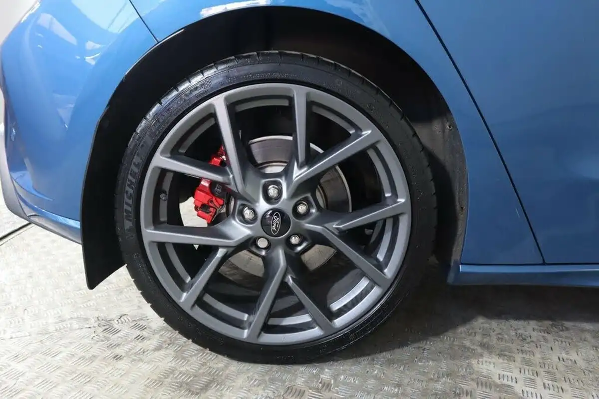 2019-ford-focus-20-st-hatchback-big-28
