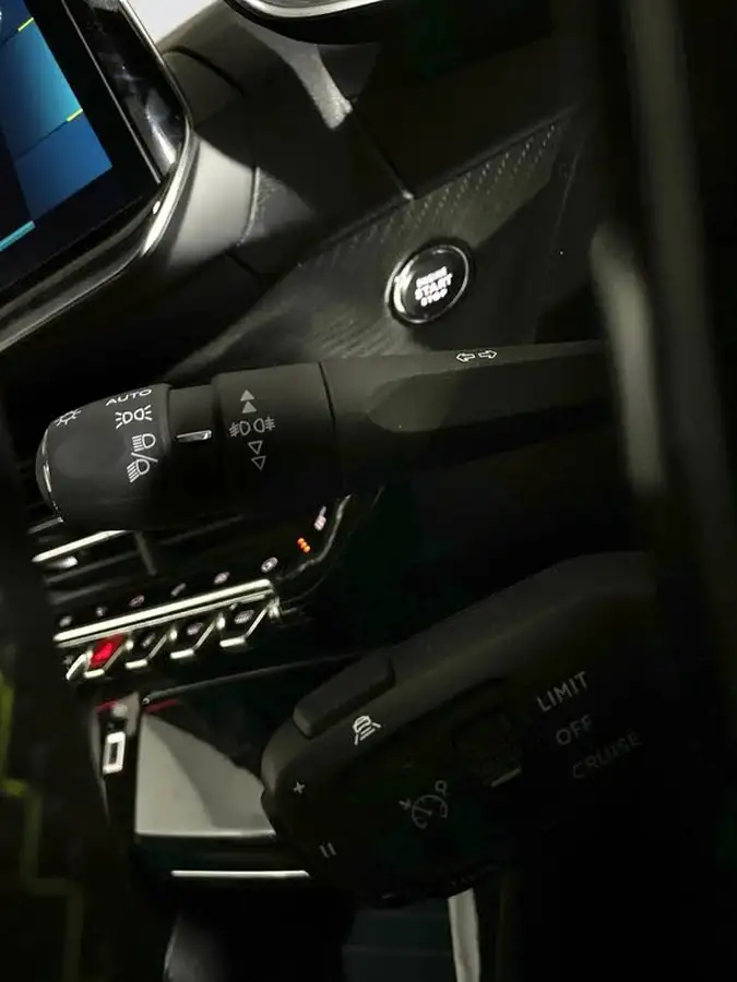 2021-peugeot-2008-suv-e-gt-premium-50kwh-big-13