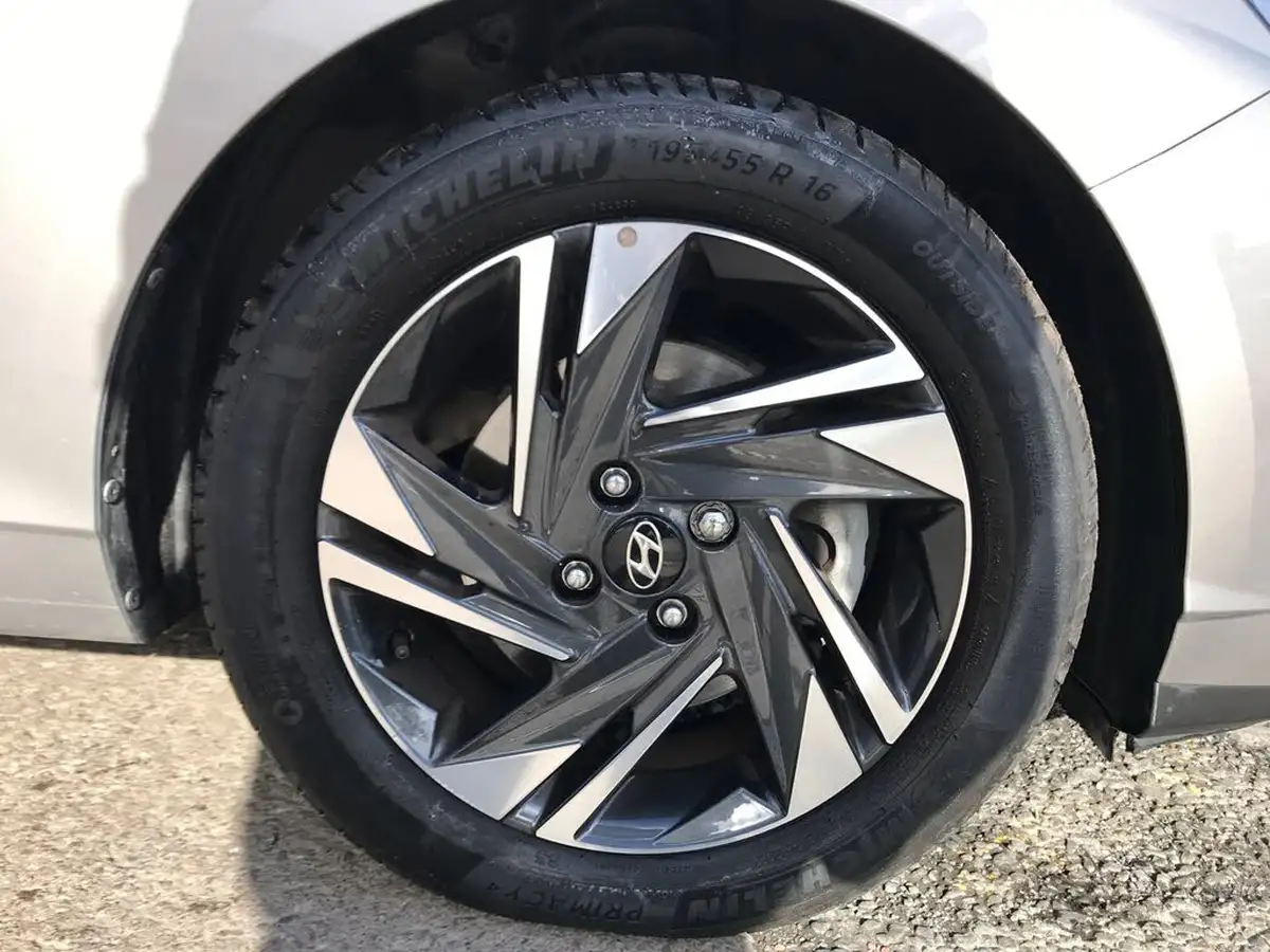 2022-hyundai-i20-10-t-gdi-se-connect-dct-big-11