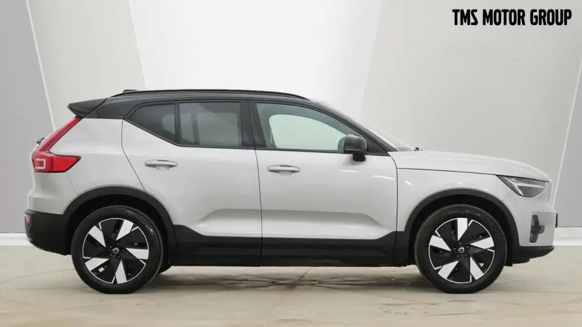 2024-volvo-ex40-e-twin-plus-big-1