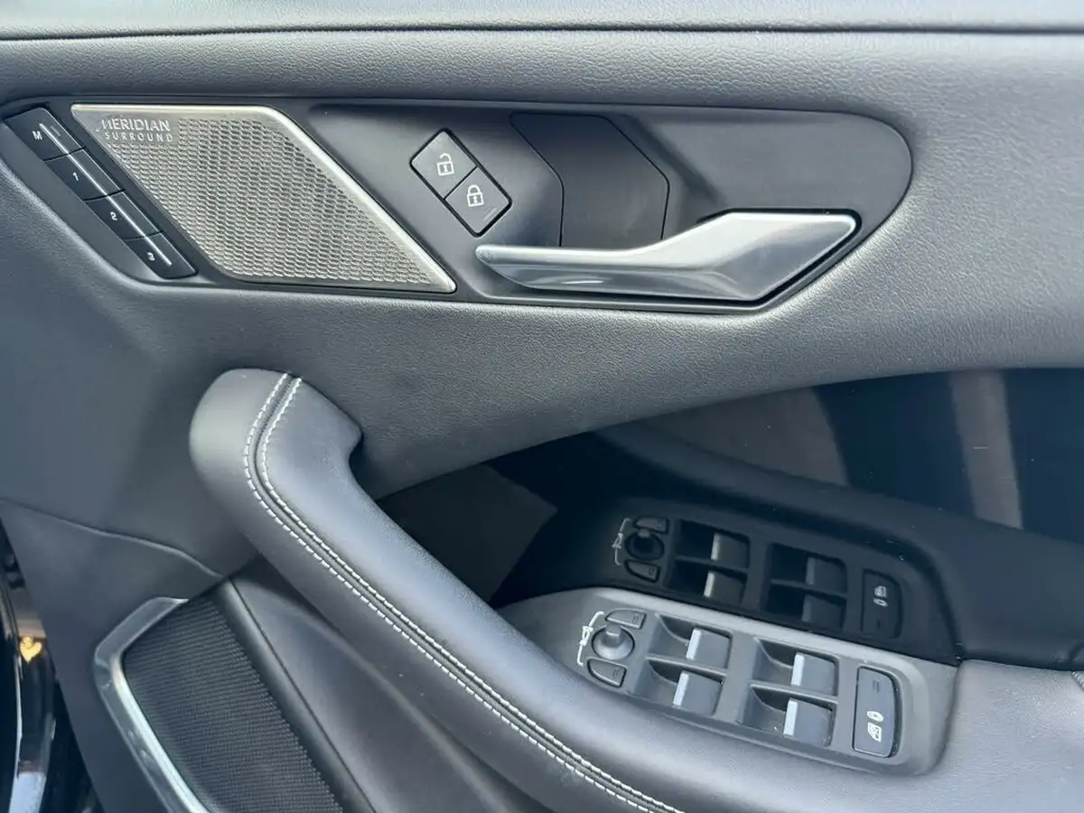2021-jaguar-i-pace-ev400-hse-big-12