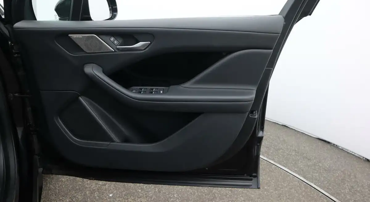 2020-jaguar-i-pace-ev400-s-big-15