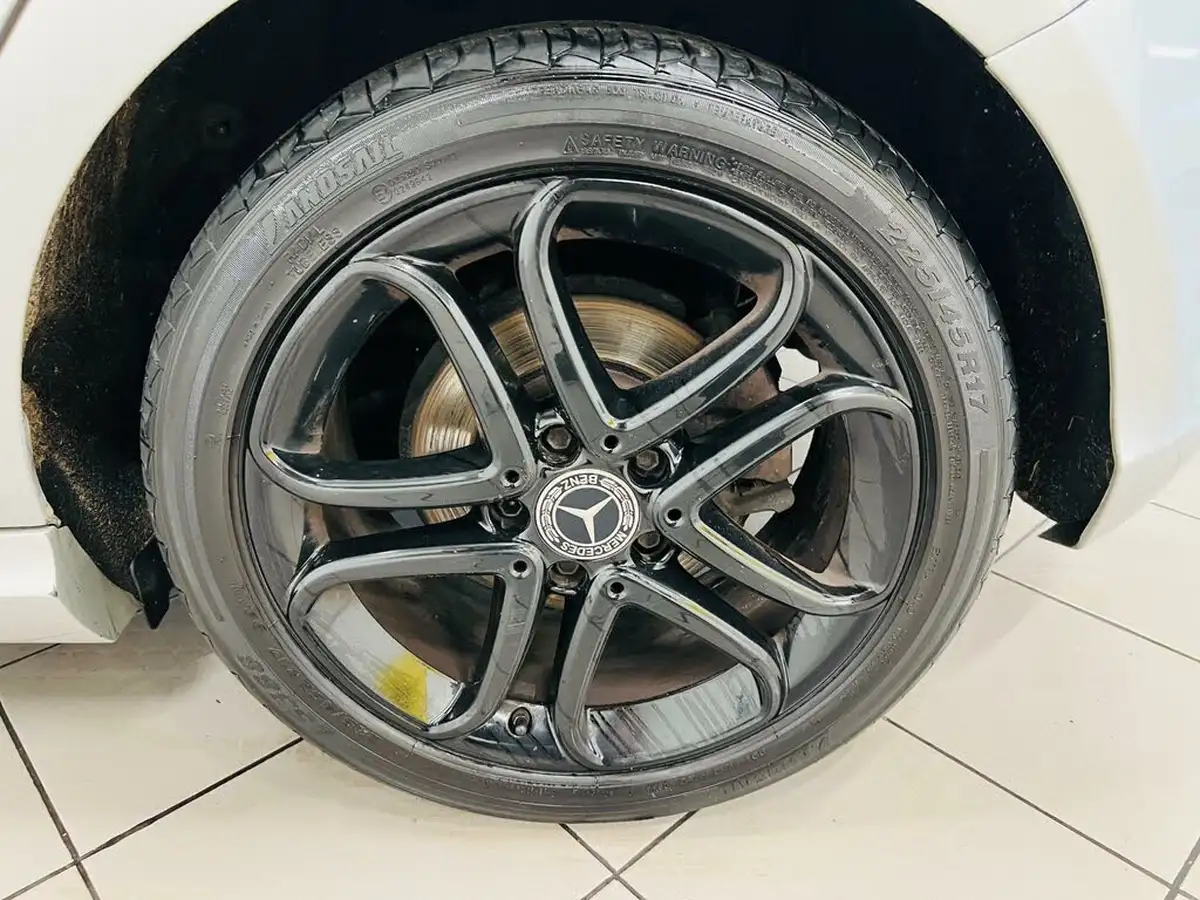 2015-mercedes-benz-a-class-21cdi-a200-sport-7g-dct-big-22