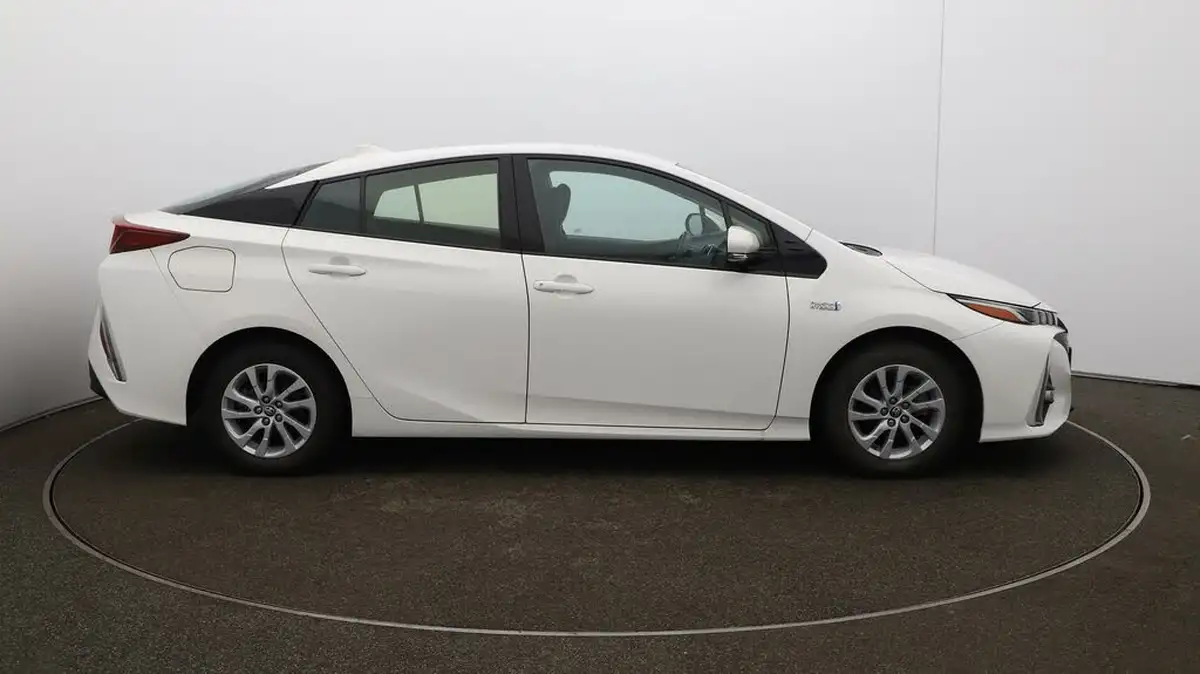 2018-toyota-prius-18-vvt-i-business-edition-plus-ss-big-47