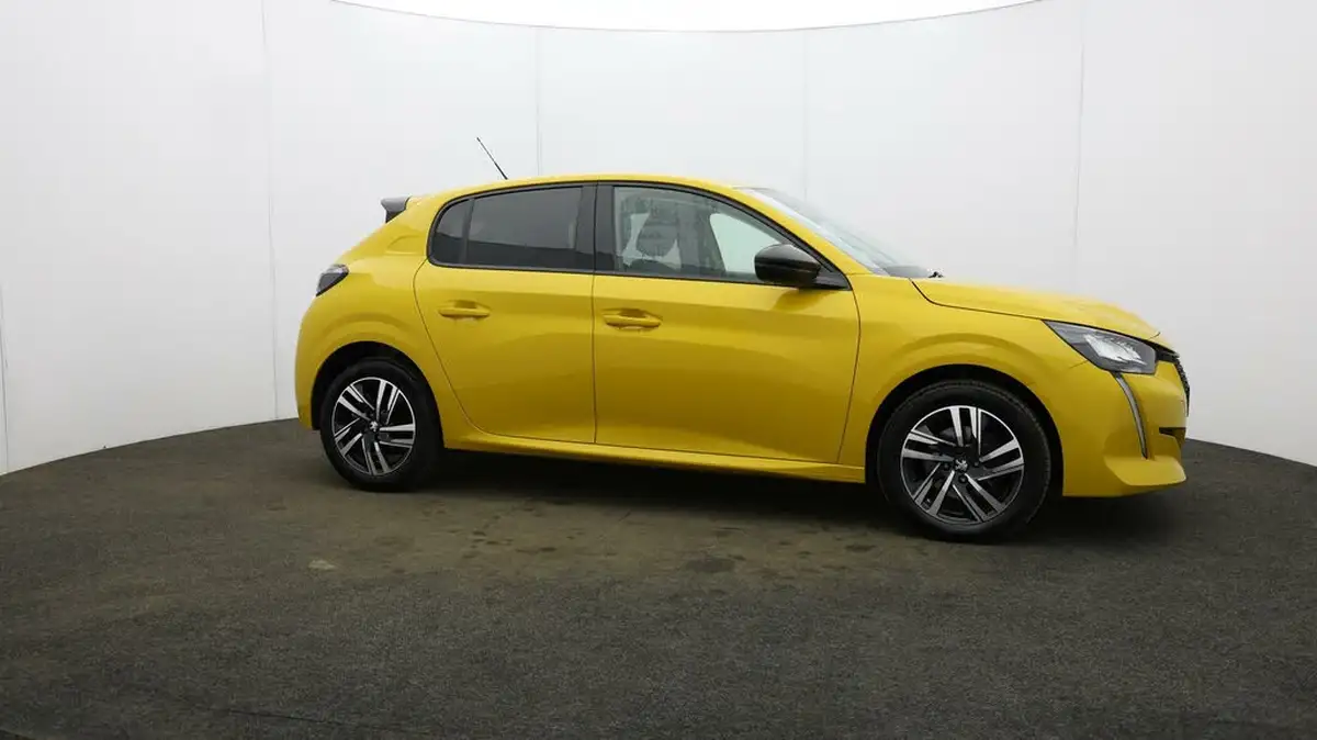 2023-peugeot-208-12-puretech-allure-premium-130ps-eat8-big-48