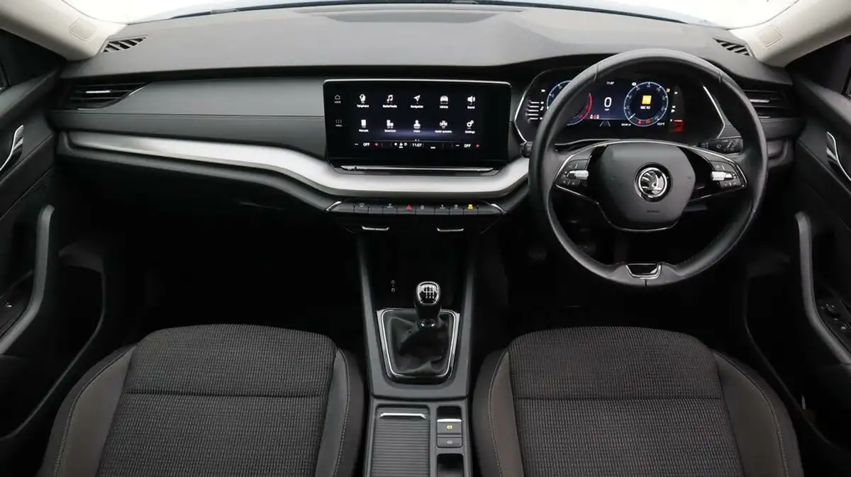 2022-skoda-octavia-10-tsi-se-technology-109ps-hatchback-big-12