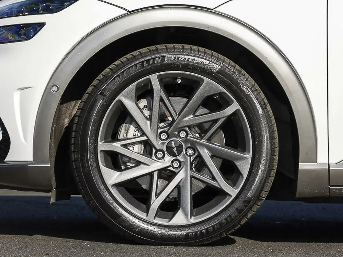 2024-genesis-gv60-e-sport-big-3