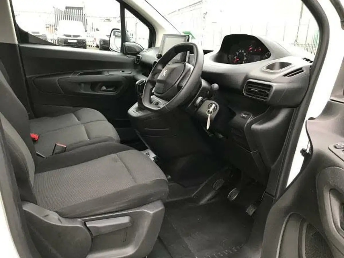 2021-peugeot-partner-15-bluehdi-1000-professional-100ps-eu6dt-panel-big-19