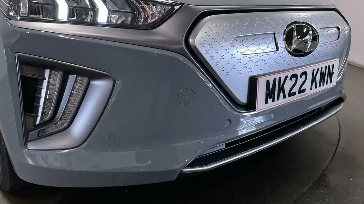 2022-hyundai-ioniq-e-premium-se-electric-big-10