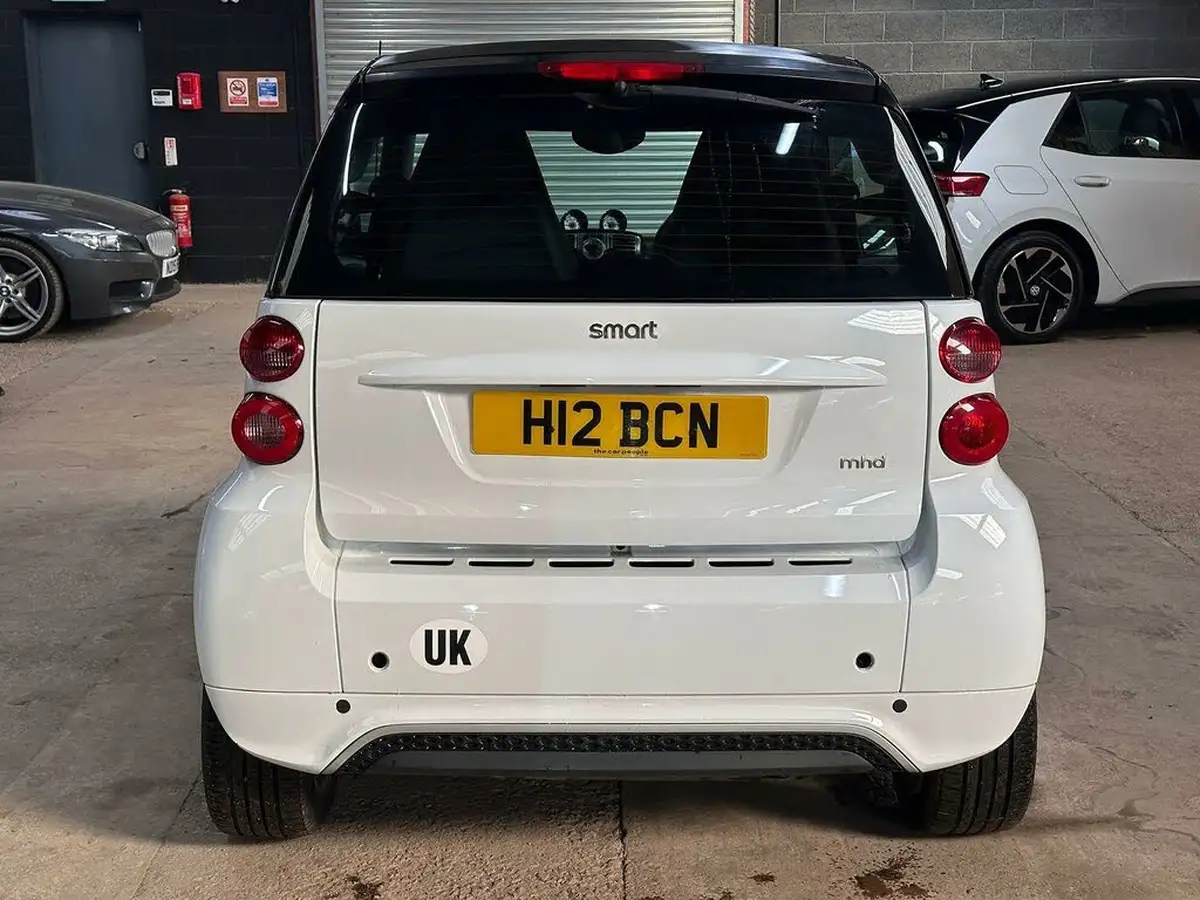2014-smart-fortwo-10-edition-21-coupe-big-5