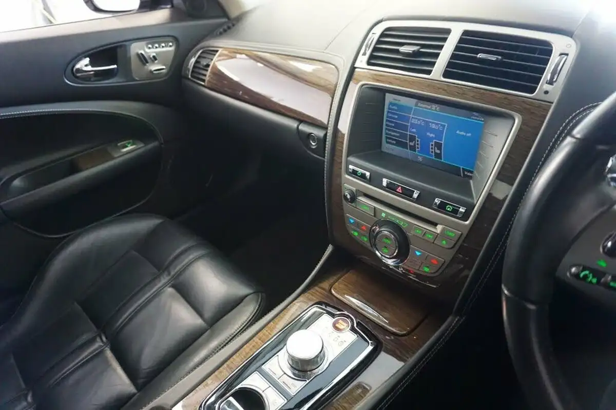 2010-jaguar-xk-50-coupe-big-21