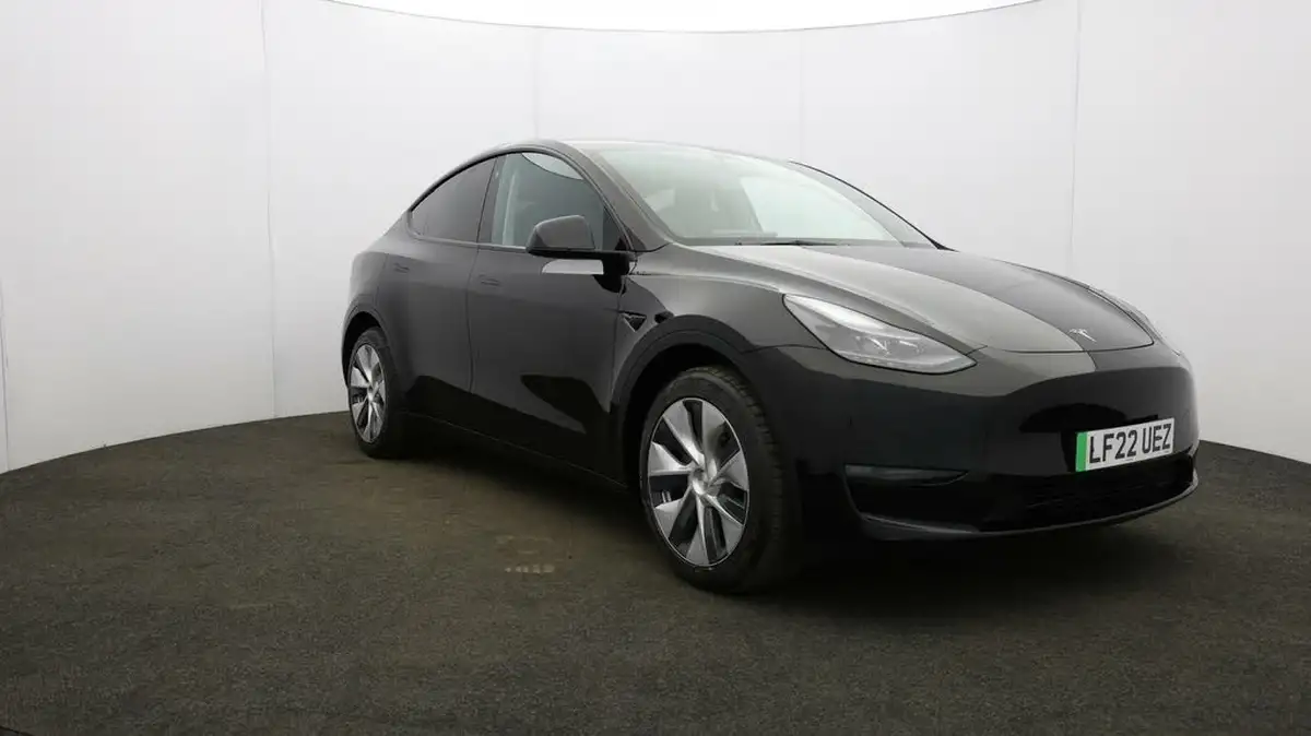 2022-tesla-model-y-e-long-range-big-46