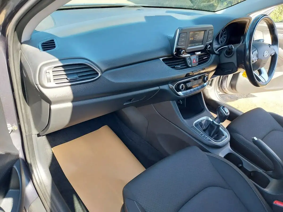2018-hyundai-i30-10-t-gdi-se-blue-drive-isg-hatchback-big-17