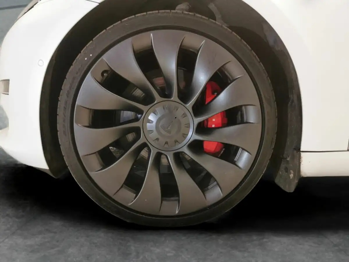2022-tesla-model-3-e-performance-big-25