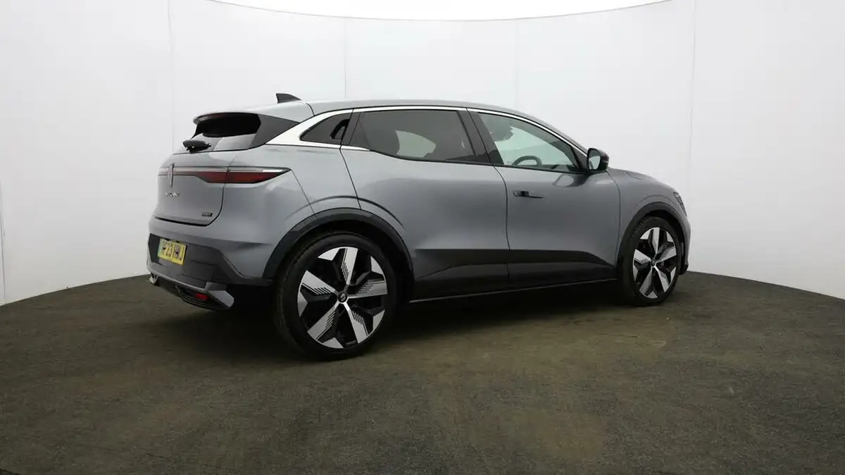 2023-renault-megane-e-tech-e-techno-big-48